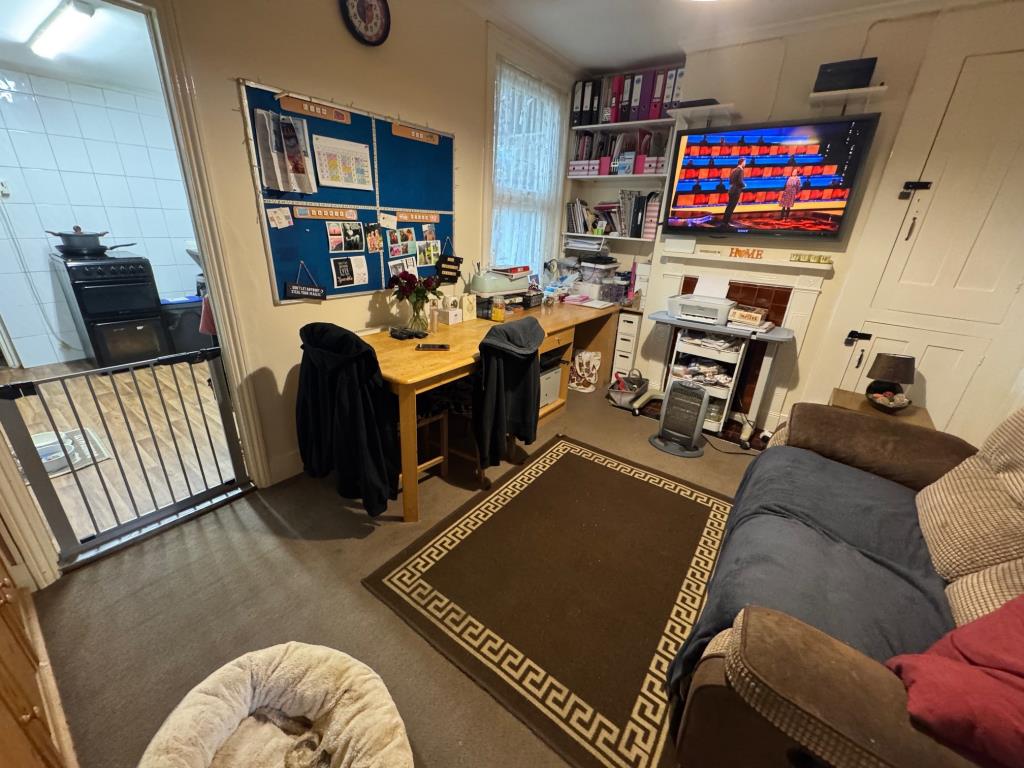 Lot: 44 - BAY FRONTED HOUSE FOR INVESTMENT - Living room - dining room